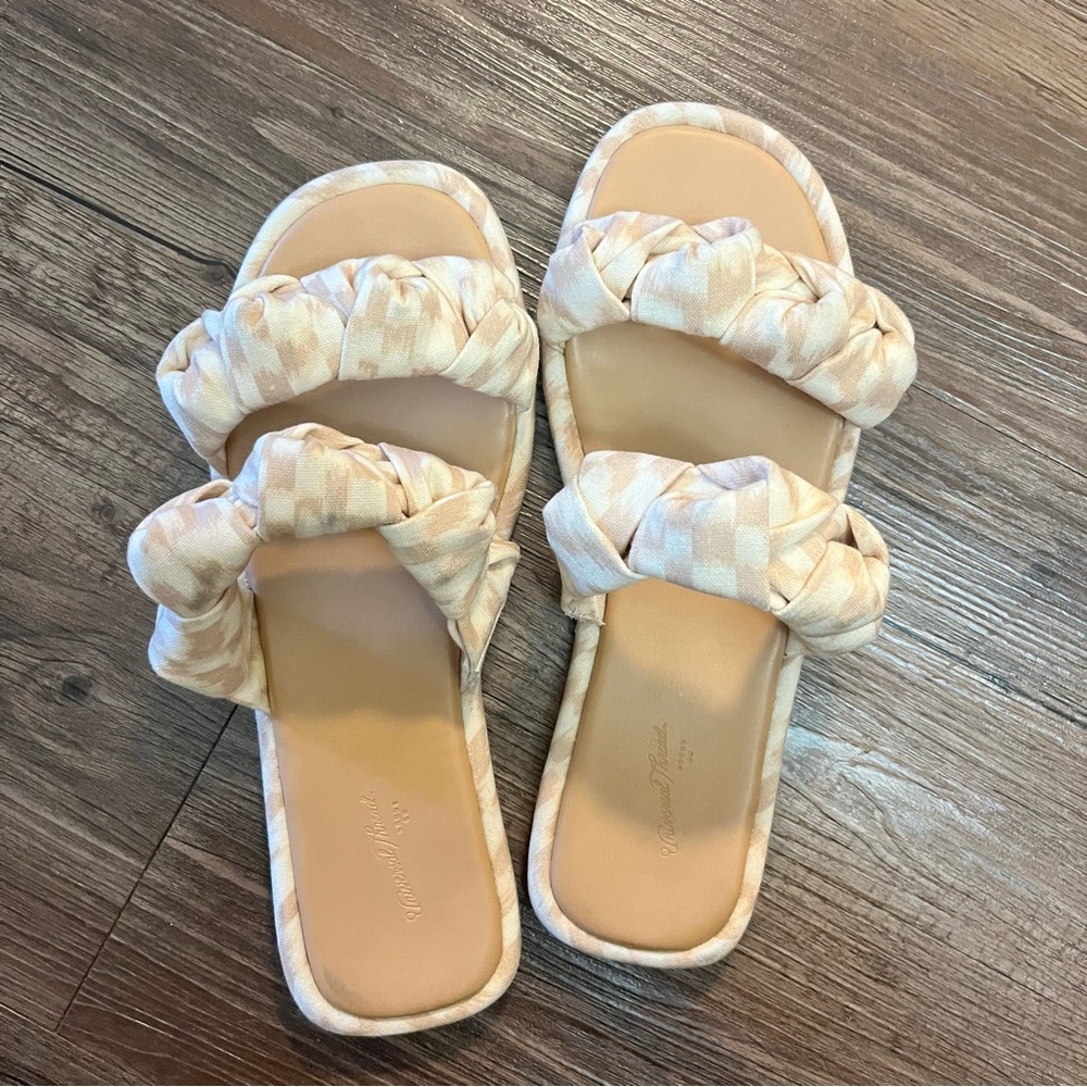 Open toed sandals